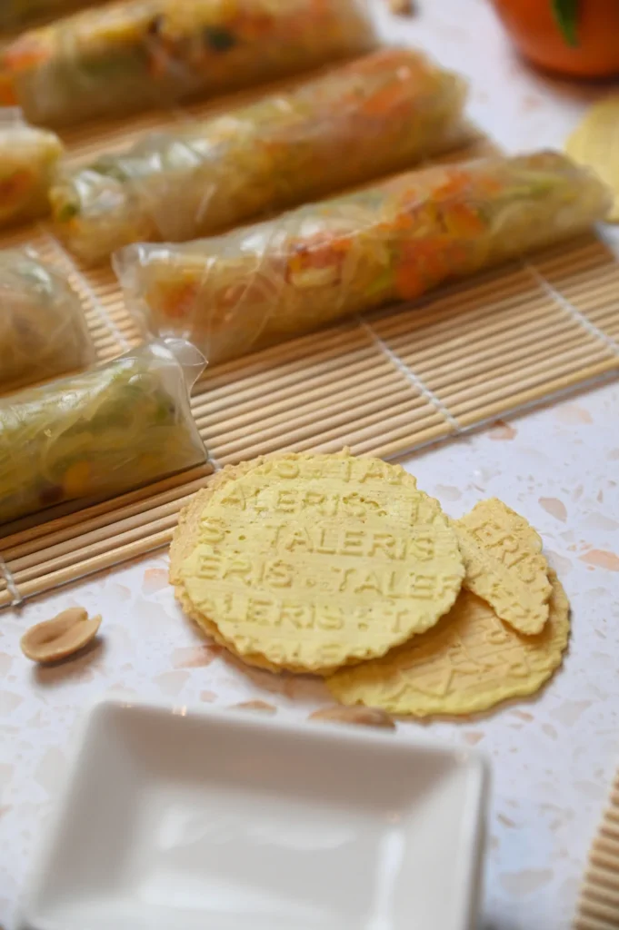 Kepti Spring Roll's su Taleriais ir riešutais